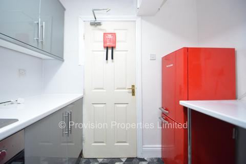 3 bedroom flat to rent, Regent Park Terrace, Hyde Park LS6