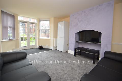 3 bedroom flat to rent, Regent Park Terrace, Hyde Park LS6