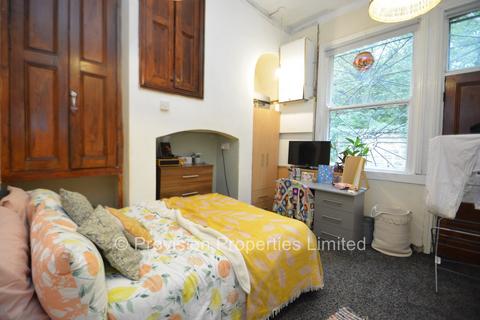 8 bedroom terraced house to rent, Regent Park Terrace, Hyde Park LS6
