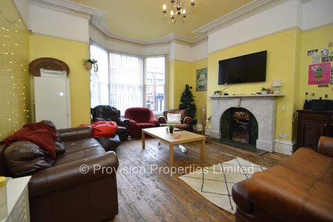 8 bedroom terraced house to rent, Regent Park Terrace, Hyde Park LS6