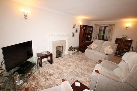 16 Haigh Close, Hoylandswaine, Sheffield, S36 7LF