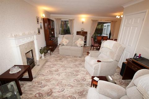 16 Haigh Close, Hoylandswaine, Sheffield, S36 7LF