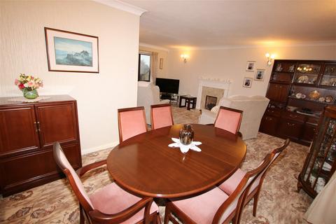 16 Haigh Close, Hoylandswaine, Sheffield, S36 7LF