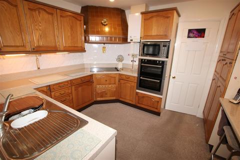 16 Haigh Close, Hoylandswaine, Sheffield, S36 7LF