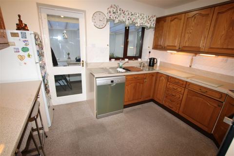 16 Haigh Close, Hoylandswaine, Sheffield, S36 7LF