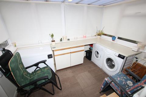 16 Haigh Close, Hoylandswaine, Sheffield, S36 7LF