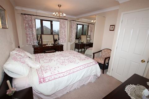 16 Haigh Close, Hoylandswaine, Sheffield, S36 7LF