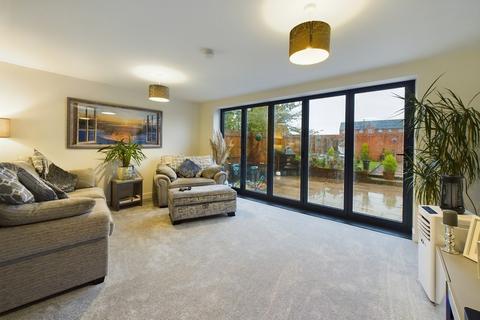 4 bedroom townhouse for sale, Devana Gardens, Chester