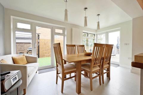 3 Polmarth Close, St Austell, PL25 3TW