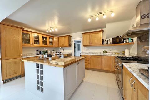 3 Polmarth Close, St Austell, PL25 3TW