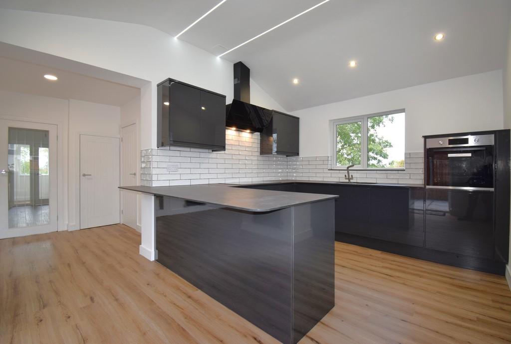 Wilnecote Lane, Tamworth 4 bed detached house £1,475 pcm (£340 pw)