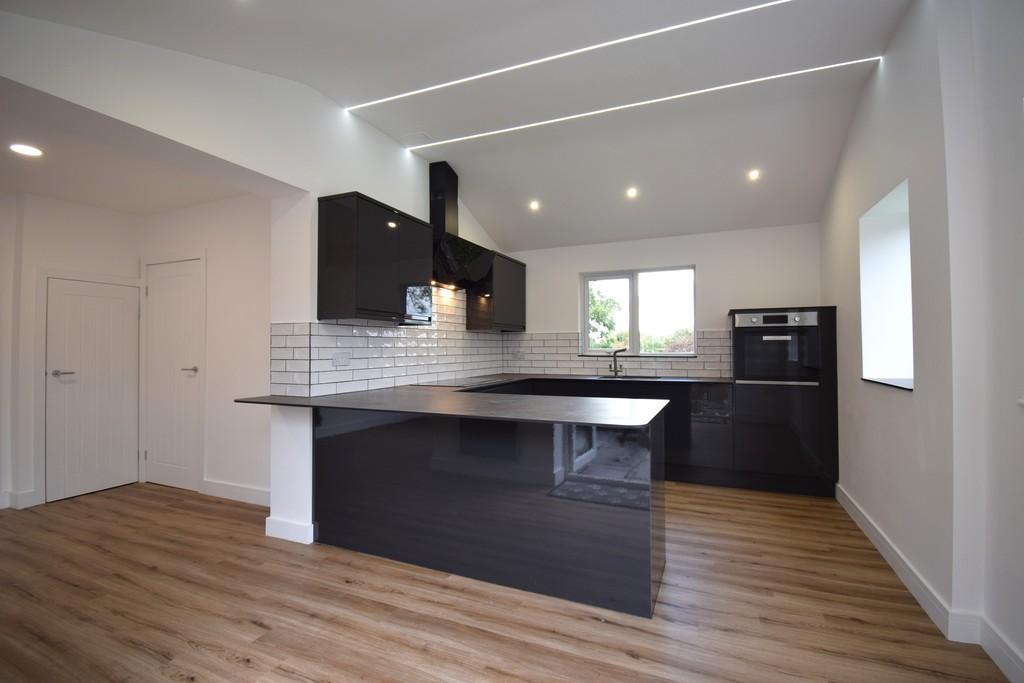 Wilnecote Lane, Tamworth 4 bed detached house £1,475 pcm (£340 pw)