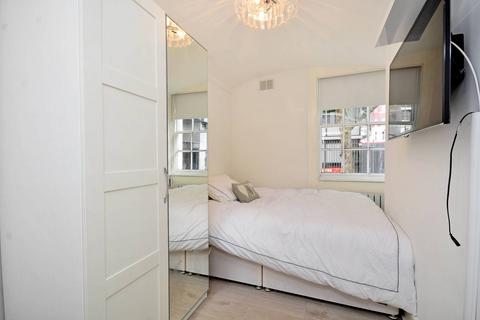 1 bedroom flat to rent - Streatham Street, Bloomsbury, London, WC1A