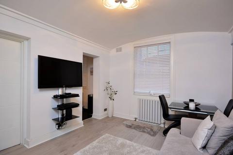 1 bedroom flat to rent - Streatham Street, Bloomsbury, London, WC1A