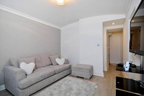1 bedroom flat to rent - Streatham Street, Bloomsbury, London, WC1A