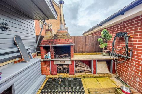 69 Battery Road, London, SE28 0JW