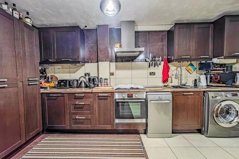 69 Battery Road, London, SE28 0JW