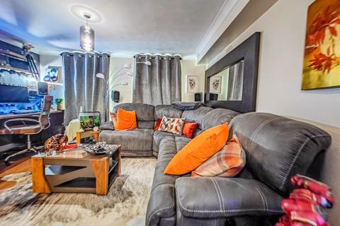 69 Battery Road, London, SE28 0JW