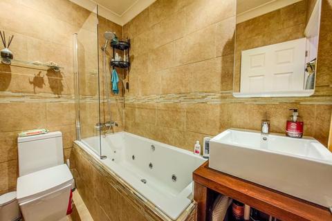 69 Battery Road, London, SE28 0JW