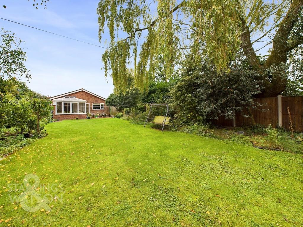 Cawstons Meadow, Poringland, Norwich 2 bed detached bungalow for sale