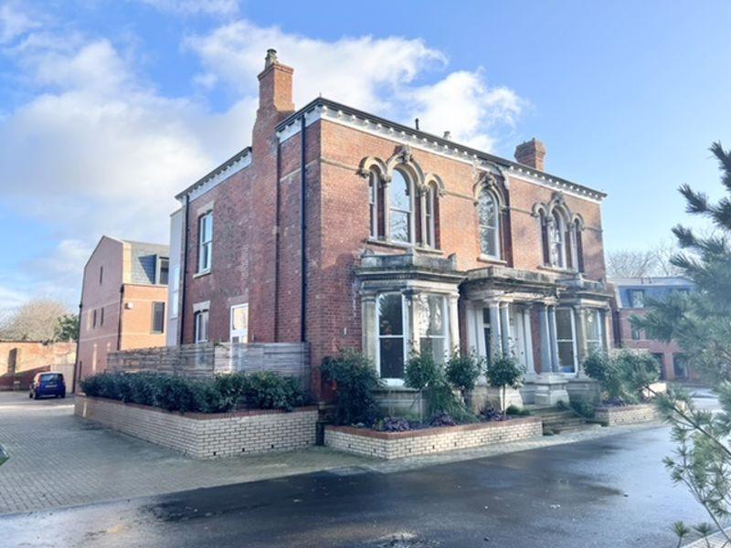 Welholme Avenue, Grimsby DN32 3 bed semidetached house £1,200 pcm (£