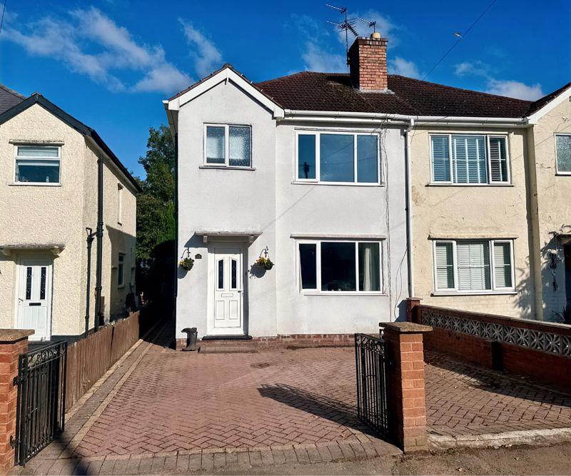 School Road, Tettenhall Wood, Wolverhampton WV6 8ER 3 bed semidetached