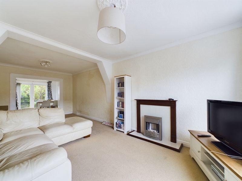 School Road, Tettenhall Wood, Wolverhampton WV6 8ER 3 bed semidetached