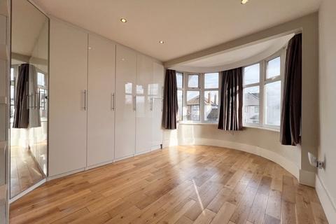 4 bedroom semi-detached house for sale, Selvage Lane, London