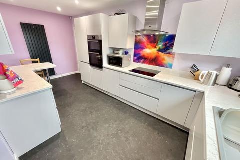 2 bedroom detached bungalow for sale - Rosehill Road, Market Drayton