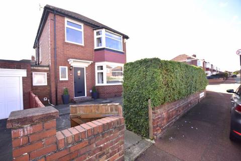 3 bedroom detached house for sale - Dovedale Gardens, High Heaton