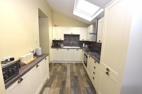 3 bedroom detached house for sale - Dovedale Gardens, High Heaton