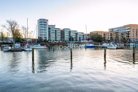undefined, Pier Road, Gillingham