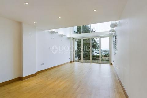 undefined, Pier Road, Gillingham