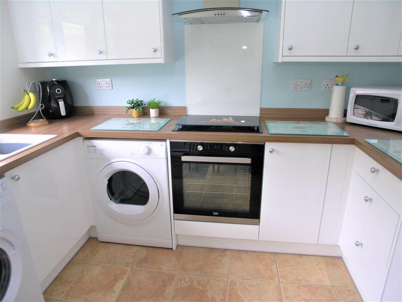 Linden Glade, Halesowen B63 2 bed bungalow £180,000