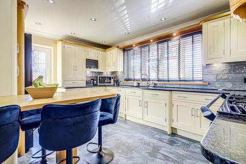 5 bedroom semi-detached house for sale, Lylt Road, Canvey Island, SS8