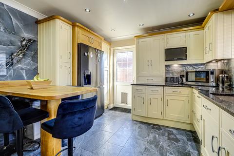 5 bedroom semi-detached house for sale, Lylt Road, Canvey Island, SS8