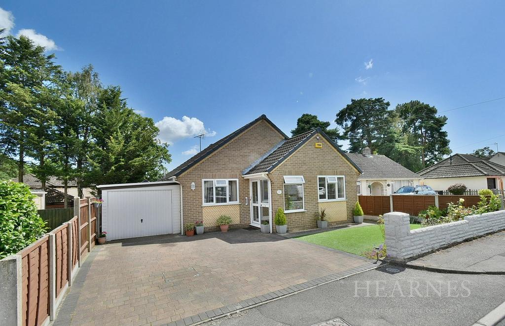 Longacre Drive, Ferndown, BH22 2 bed detached bungalow for sale - £489,950