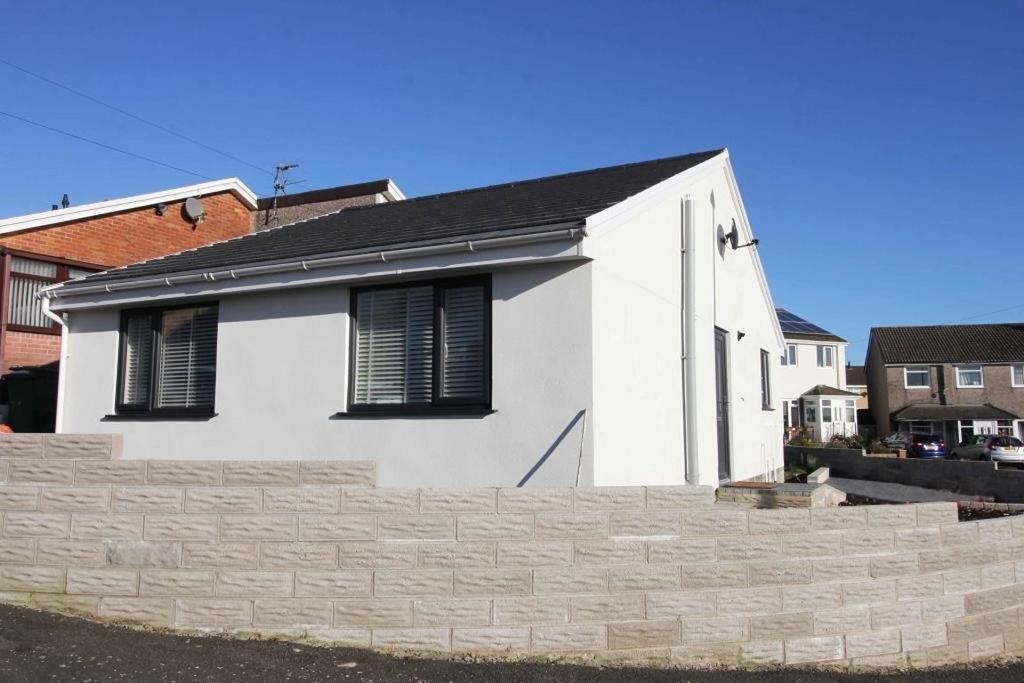 Southgate Avenue, Llantrisant Pontyclun 2 bed bungalow £895 pcm (£207 pw)