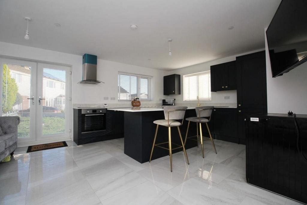 Southgate Avenue, Llantrisant Pontyclun 2 bed bungalow £895 pcm (£207 pw)