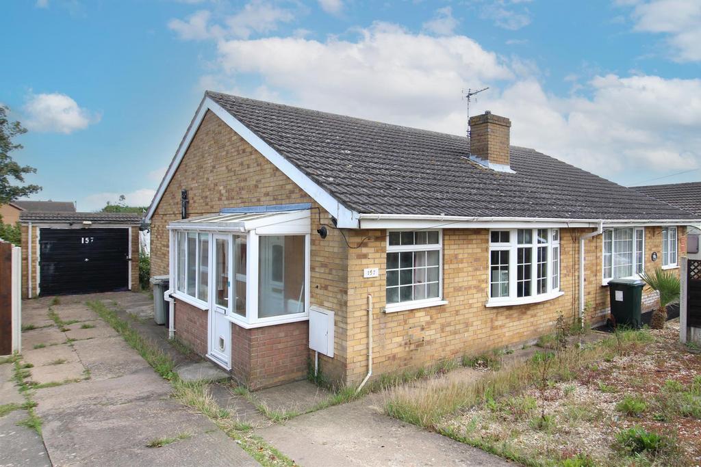 Golf Road, Mablethorpe, Lincs 2 bed semidetached bungalow for sale £