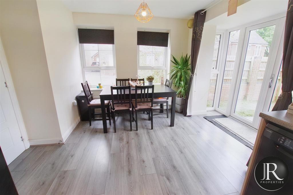 Buckmaster Way, Rugeley WS15 3 bed detached house for sale £280,000