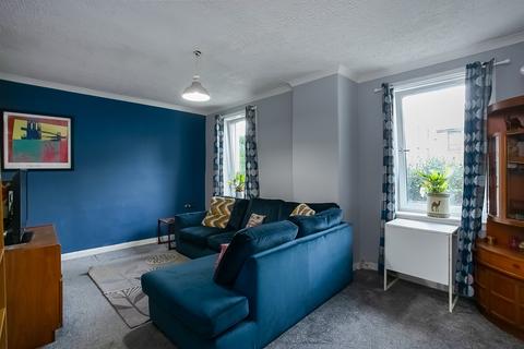4/2 Loganlea Terrace, Edinburgh, EH7 6NX