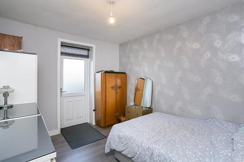 4/2 Loganlea Terrace, Edinburgh, EH7 6NX
