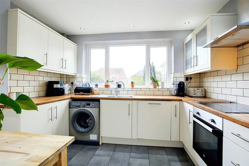 Kitchen 1.jpeg