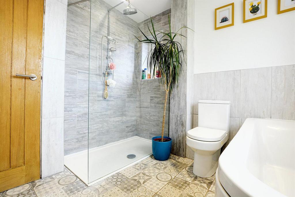 Bathroom 2.jpeg