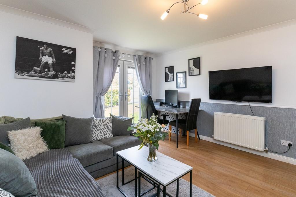 Balfour Gardens, Glenrothes, KY6 2 bed ground floor flat £115,000