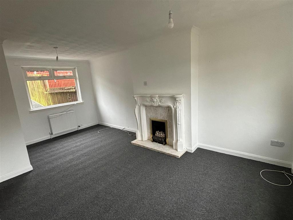 North Dryburgh Road, Wishaw 2 bed end of terrace house £725 pcm (£167 pw)