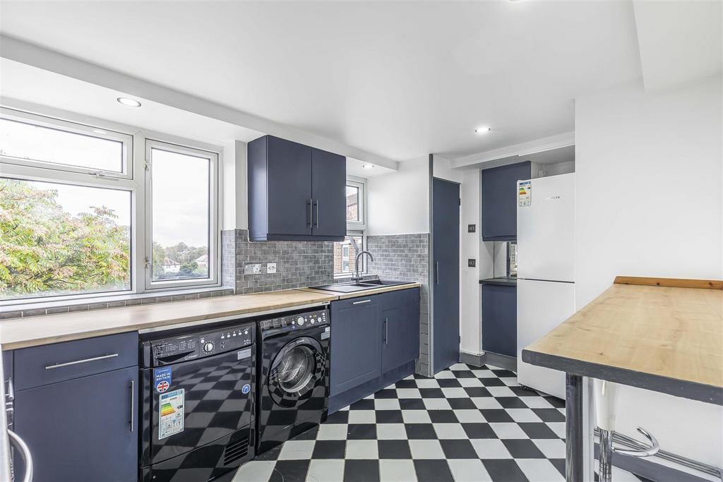 66 Chertsey Court-6.JPG