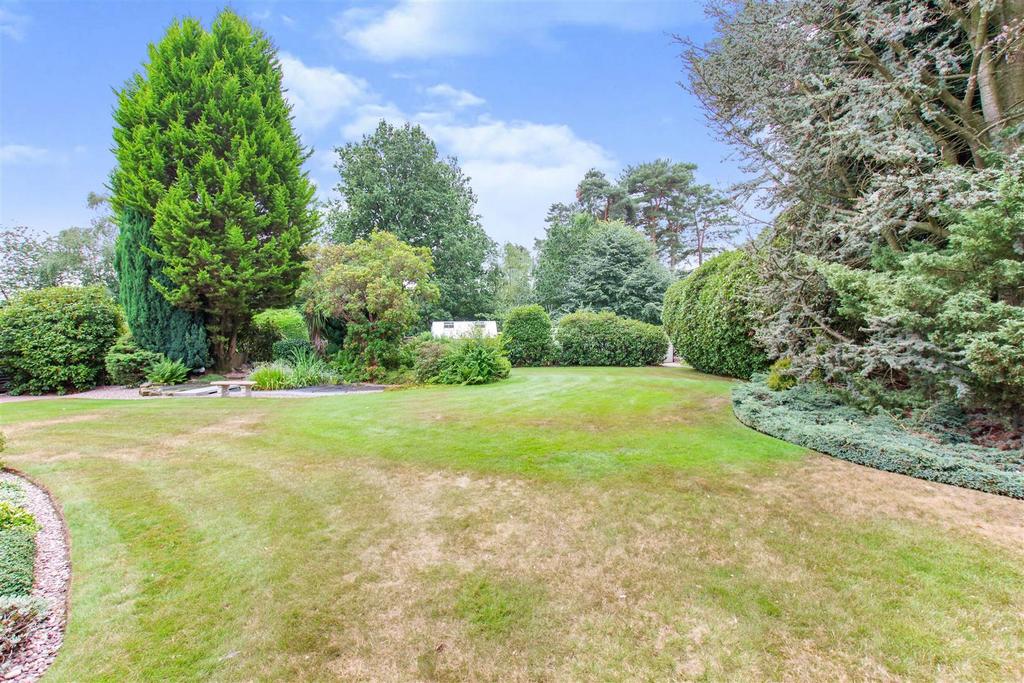 Slitting Mill Road, Rugeley WS15 5 bed detached bungalow for sale £
