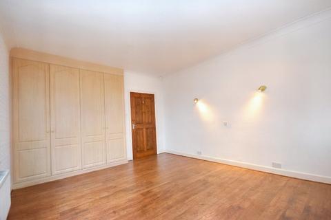 2 Beechfield, Wakefield, WF2 6AW